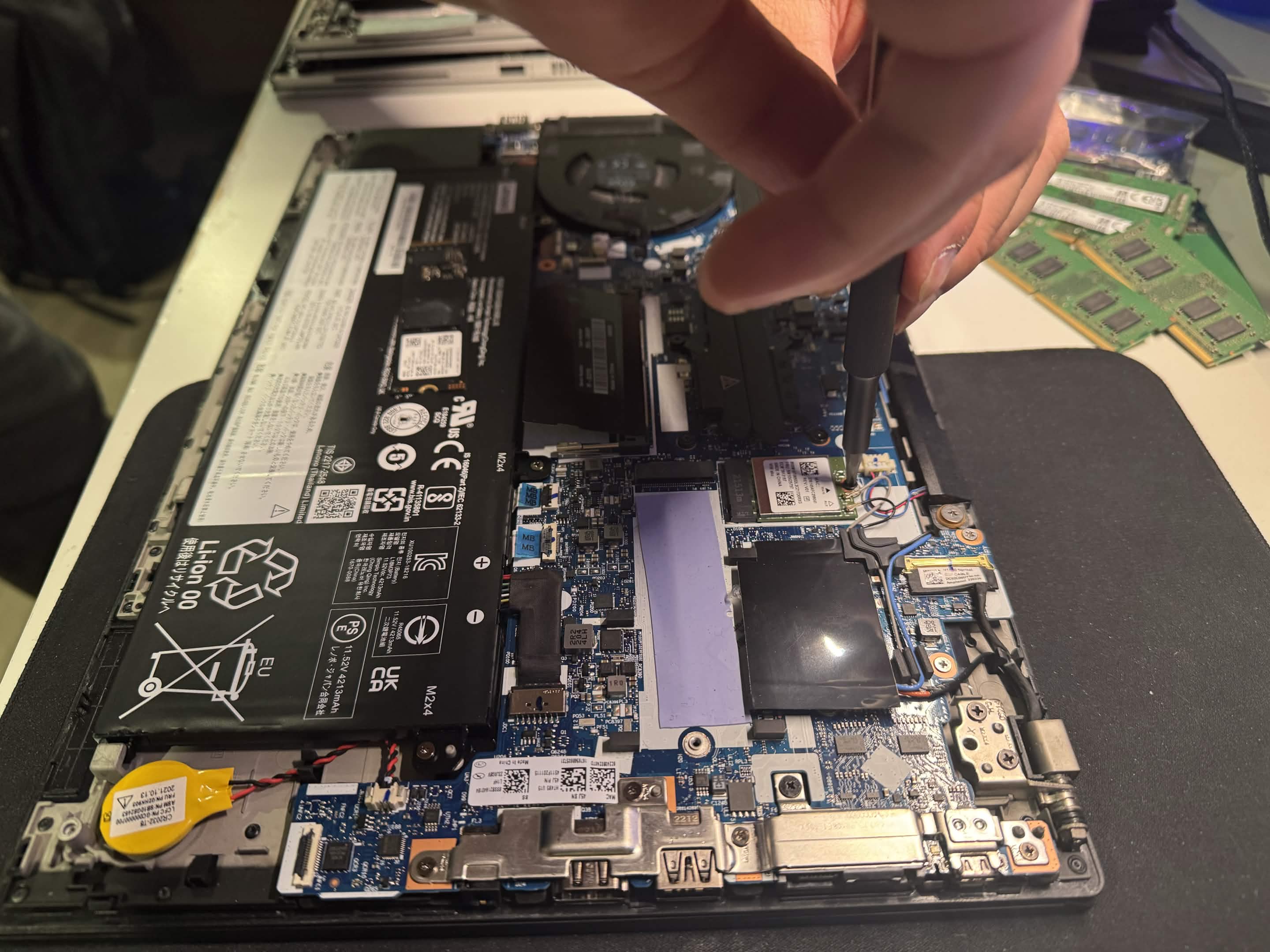 Installing a Wi-Fi card in a laptop